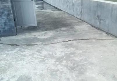 临城楼顶漏水维修公司分享下如何解决卫生间隐蔽部位漏水的问题?